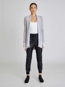 Clearance Blanc Noir Cardigan Drape Sur Le Devant Huntress Gouttes De Pluie