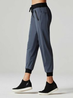 Wholesale Blanc Noir Jogger D'Escapade Turbulence