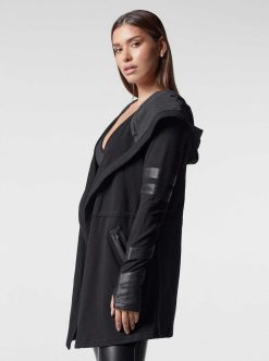 Online Blanc Noir Veste De Voyage Maitri Noir